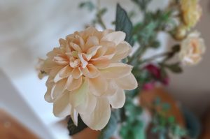 Gemälde inkl. Blumendeko