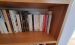 Bücherregal mit Büchern VZ