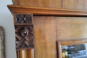 Vitrinenschrank