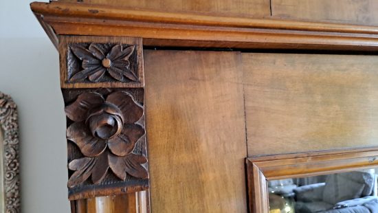 Vitrinenschrank