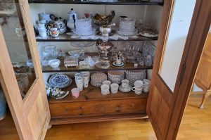 Vitrinenschrank