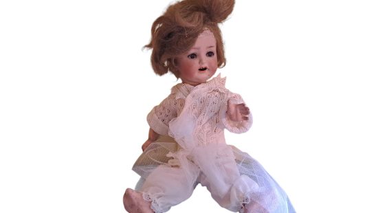 Porzellan-Puppe