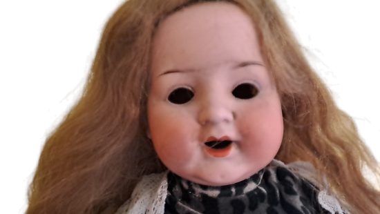 Porzellan-Puppe