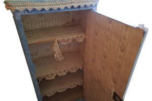 Kleiner Schrank