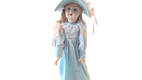 Porzellan-Puppe