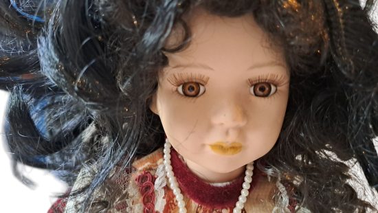 Porzellan-Puppe