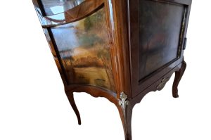 Vitrinenschrank