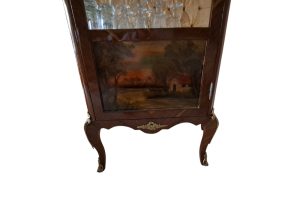 Vitrinenschrank
