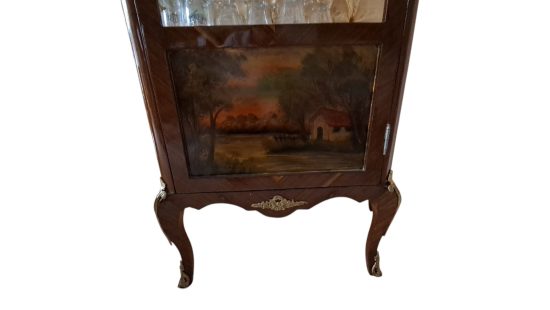 Vitrinenschrank