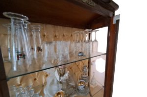Vitrinenschrank