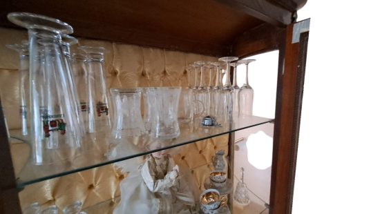Vitrinenschrank