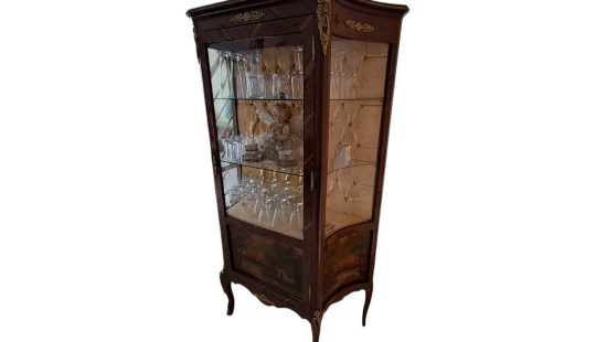 Vitrinenschrank