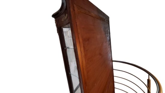 Vitrinenschrank