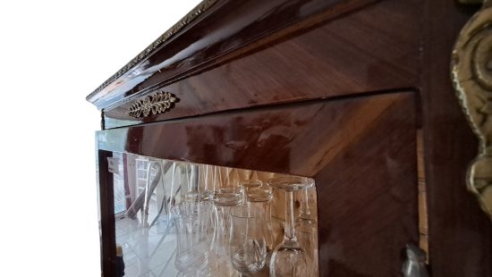Vitrinenschrank