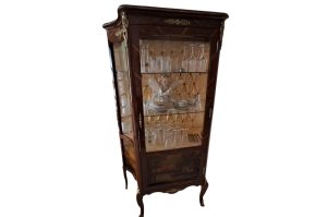 Vitrinenschrank