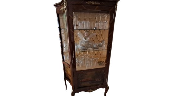 Vitrinenschrank
