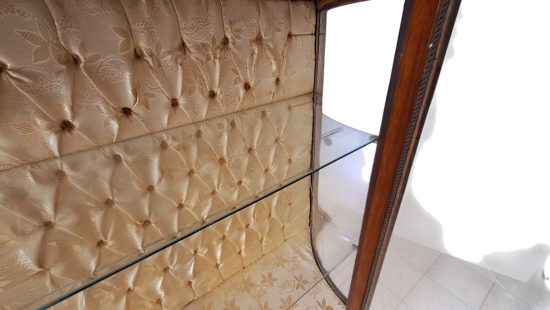 Vitrinenschrank