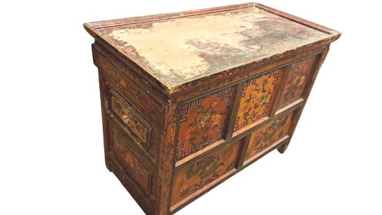 Asiatischer Holzschrank