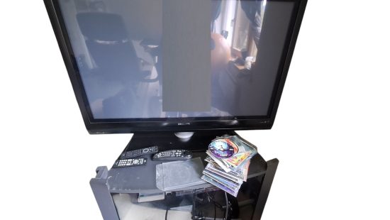 TV-Gerät mit Phonoschrank 1 OG