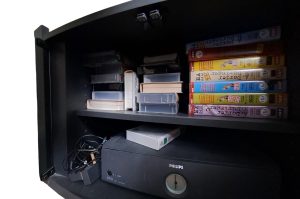 TV-Gerät mit Phonoschrank 1 OG