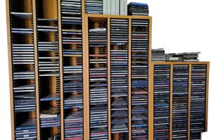 CDs mit Regal 1 OG
