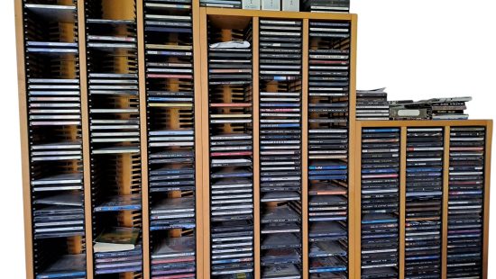 CDs mit Regal 1 OG