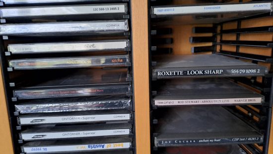 CDs mit Regal 1 OG