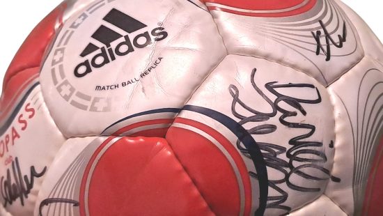 Fußball mit Signaturen 1 OG