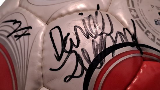Fußball mit Signaturen 1 OG