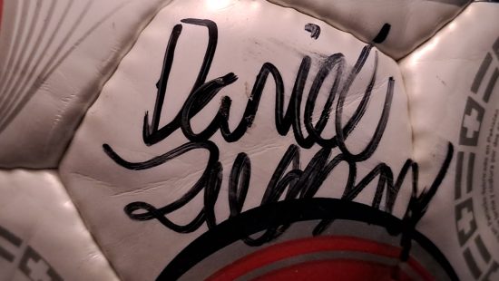 Fußball mit Signaturen 1 OG