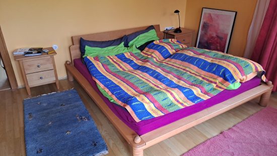 Doppelbett mit Nachtkästchen SZ1OG