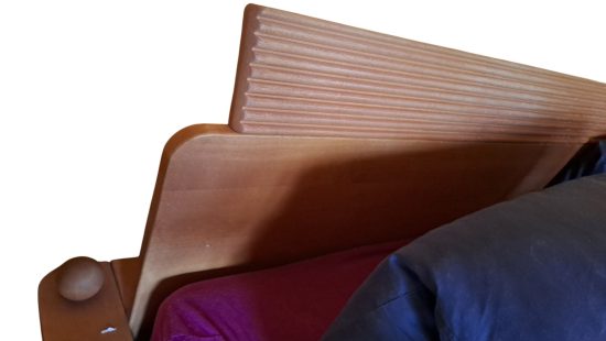 Doppelbett mit Nachtkästchen SZ1OG