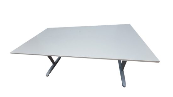 Schreibtisch