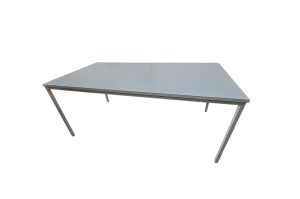 Schreibtisch