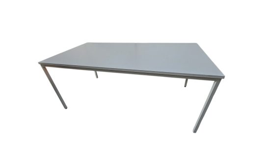 Schreibtisch