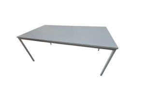 Schreibtisch