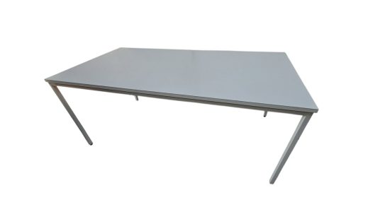 Schreibtisch