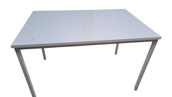 Schreibtisch
