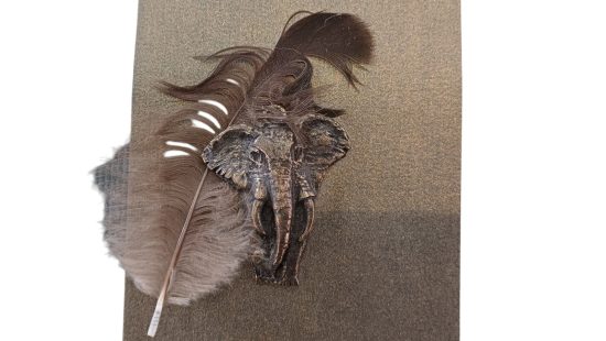 Karte mit Metallapplikation