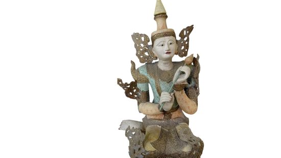 Asiatische Holzstatue