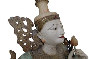 Asiatische Holzstatue