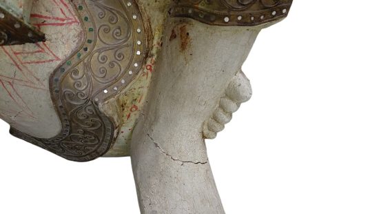 Asiatische Holzstatue