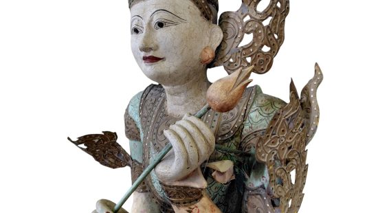 Asiatische Holzstatue