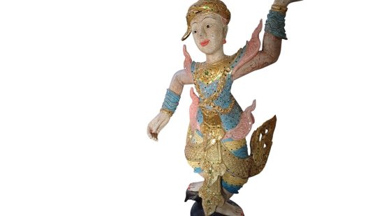 Asiatische Holzstatue