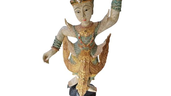 Asiatische Holzstatue
