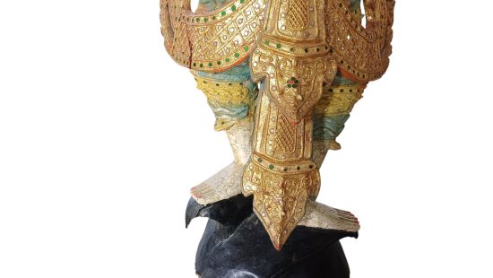 Asiatische Holzstatue