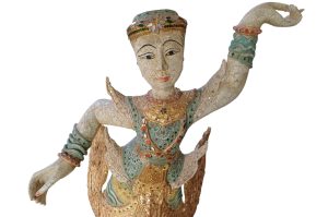 Asiatische Holzstatue