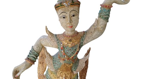 Asiatische Holzstatue