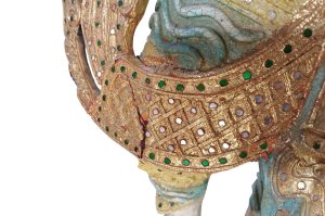 Asiatische Holzstatue