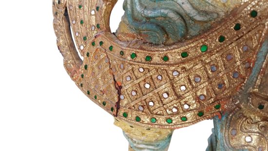 Asiatische Holzstatue